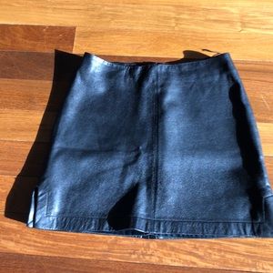 Tahari mini skirt with side vents sz 8